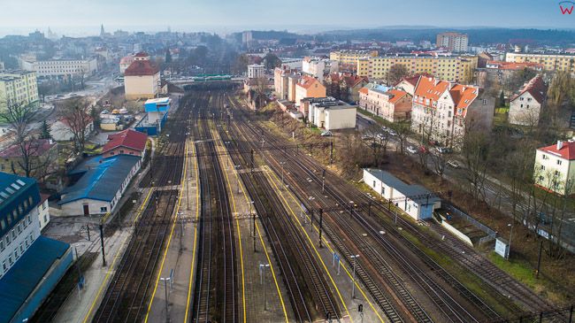 Olsztyn, torowisko i perony dworca PKP. EU, PL, warm-maz. Lotnicze.